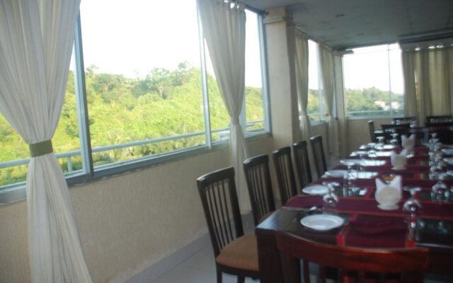 Allegro Holiday Suites