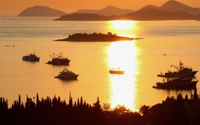 Seaview Apartment in Cavtat Dalmatia With Garden