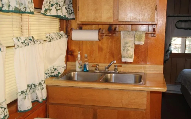Wagon Wheel Cabins & RV Park