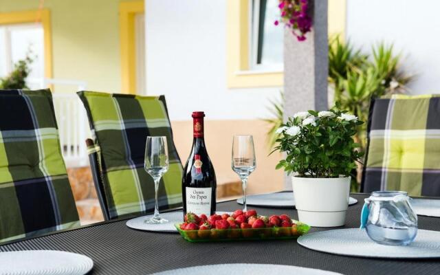 MARISKA - with swimming pool - A1(6+2)