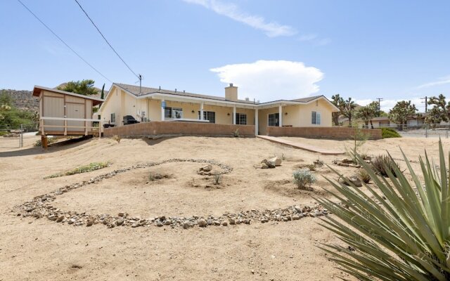 Desert Quail Retreat - Hot Tub, Fire Pit And Bbq! 3 Bedroom Home by Redawning