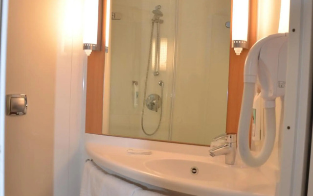ibis Issoire