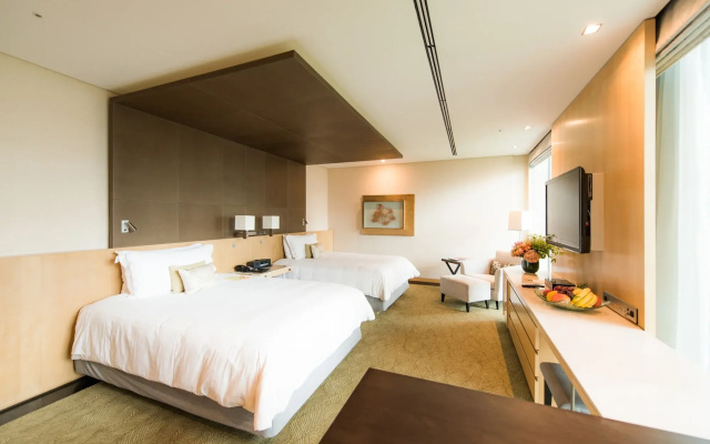 Four Seasons Hotel Tokyo at Marunouchi - photo 5