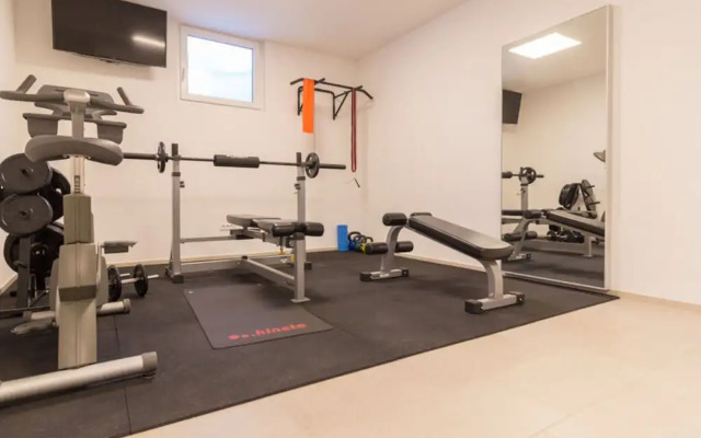 Ema With Pool & Sauna