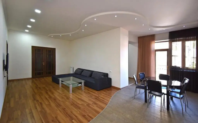 Tumanyan street, 3 bedrooms New Renovated apartment TM662