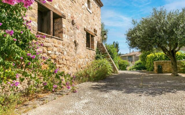Comfortable Holiday Home in Montouliers near Bize Minervois