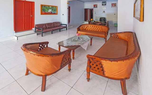 Hotel O Wisma Arwini Syariah Near Benteng Balangnipa