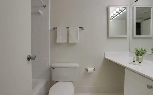 Convenient Apt Near Airport