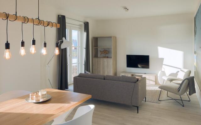 Modern Apartment 2 Bath Rooms, Close to Lake Veere