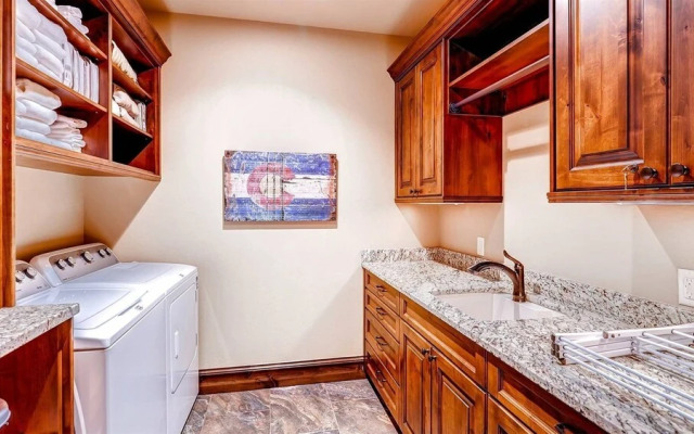 Breck_rocky_mtn_lodge