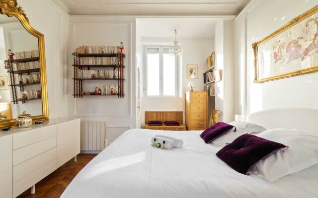 Stylish Vintage 3BR Apartment in Le Marais by GuestReady