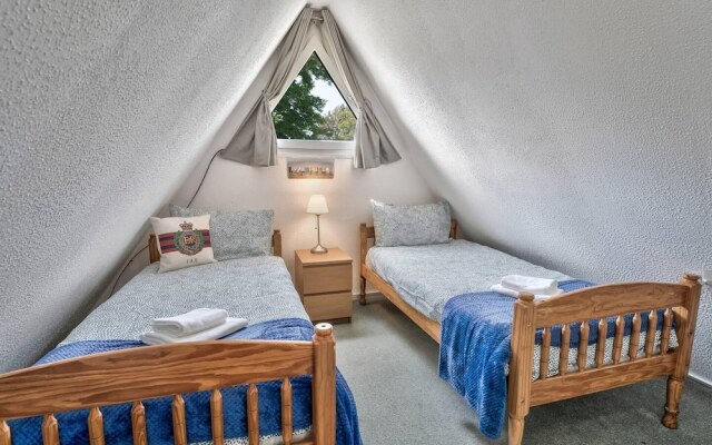The Lookout, Sunny Beach Retreat, Sleeps 5 Guests
