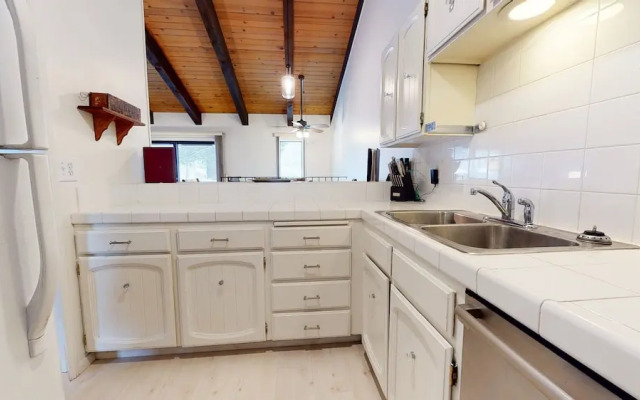 Chateau Sierra 50 Pet-Friendly with Great Complex Amenities, On the Shuttle Route, Private Washer Dryer, by RedAwning