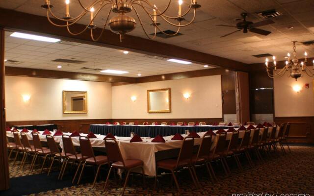 Hotel Carlisle-Embers Convention
