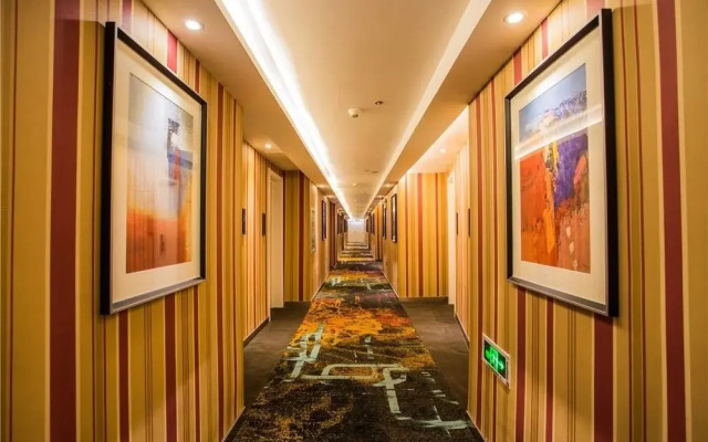 Fucheng 8 Hotel