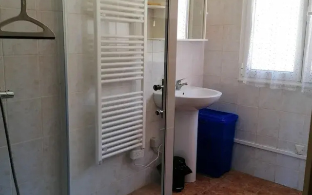 House With 2 Bedrooms in Marcillac-saint-quentin, With Enclosed Garden