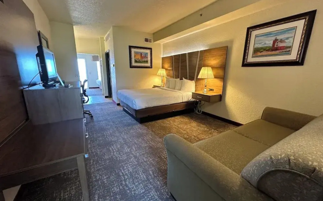 Mackinaw Beach & Bay Inn & Suites