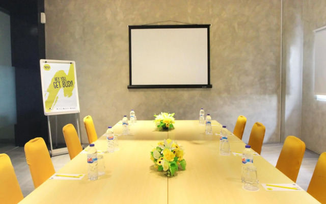 YELLO Hotel Jemursari Surabaya