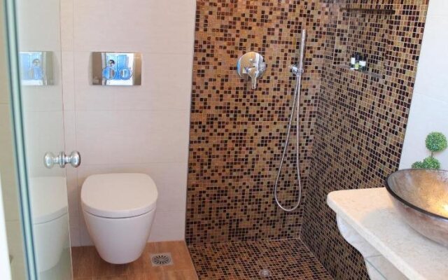 Hotel Thira