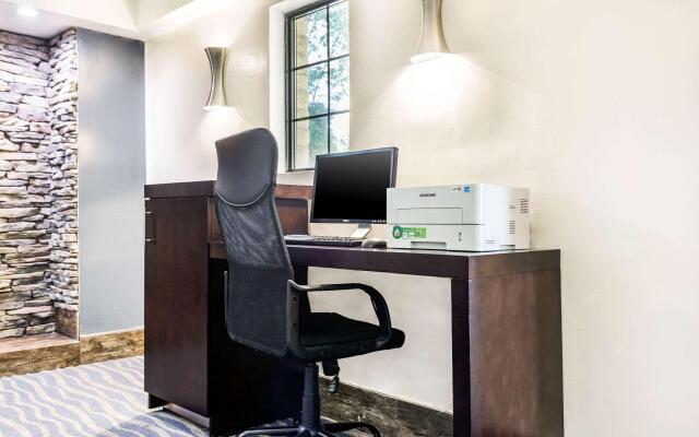 Quality Inn & Suites Airport