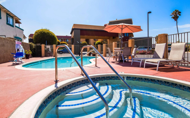 Best Western Plus Grim's Dyke Hotel