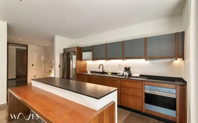 2BR w Private Pool - Steps Away From the Beach