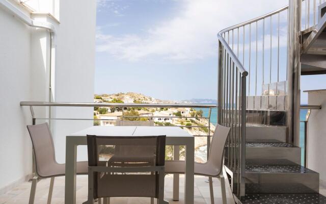 Modern apartment with roof terrace and sea view