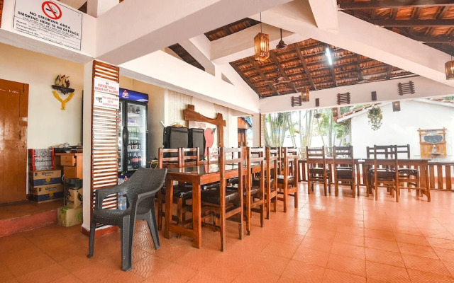 Fabhotel Grand Royal Palms