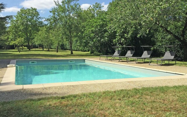 Quaint Villa in Chalabre with Swimming Pool