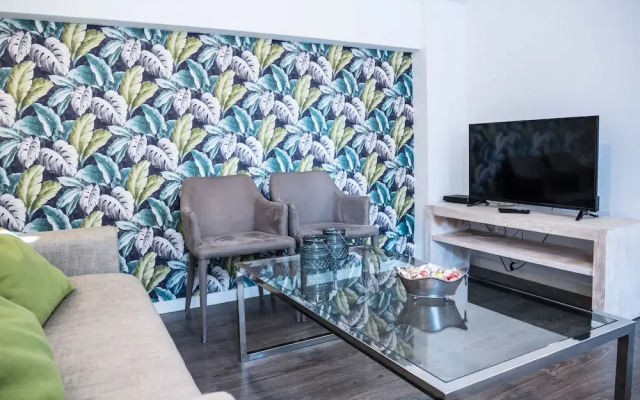 Penthouse Picasso Area