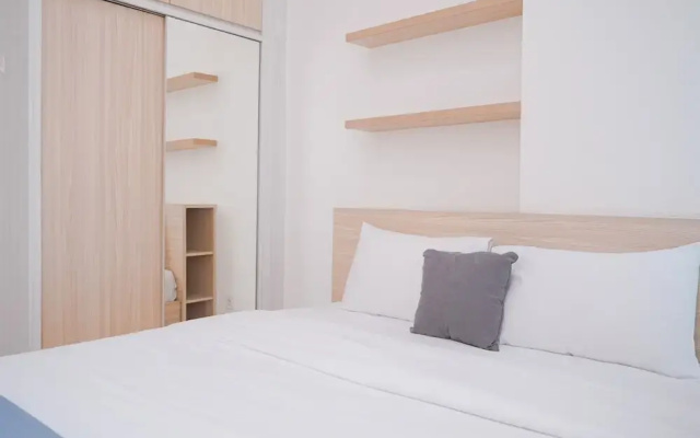 Modern Look And Homey 2Br Apartment Tree Park City Bsd