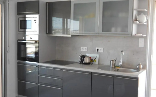 Beau T2 Climatisé sur Marina avec parking privé