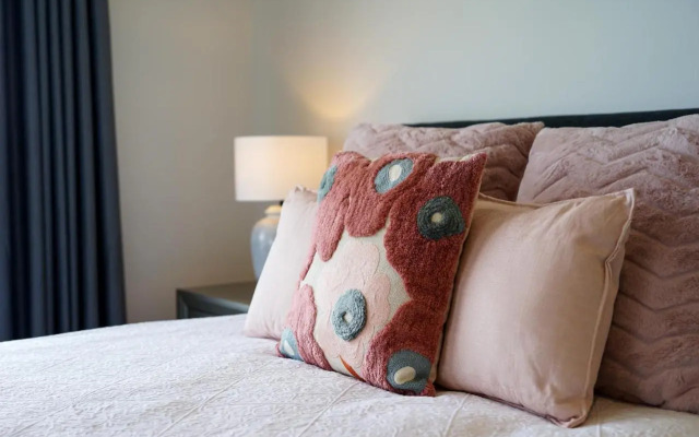 Wonderful River View-Brand New Home - 4 Bedrooms