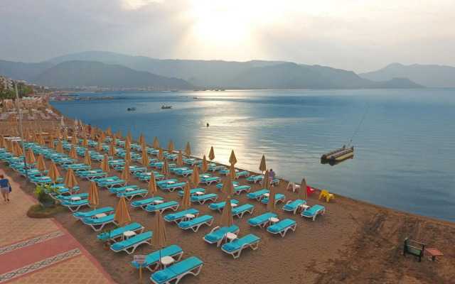 Lalila Blue Suites