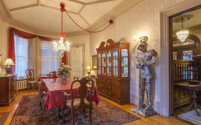 Chipman Hill Suites on Sydney