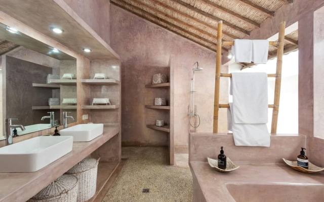 Villa Putih Seminyak