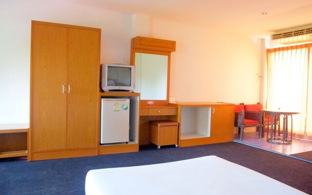 Sichang Shine Khao Resort