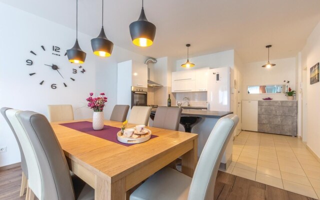 Nice Apartment in Split With 3 Bedrooms and Wifi