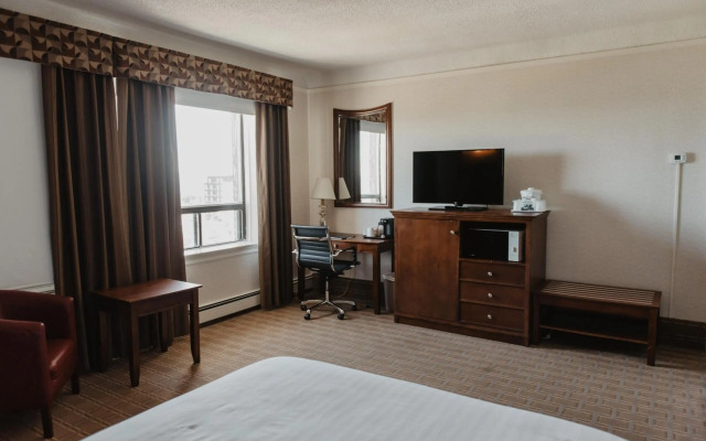 Prince Arthur Waterfront Hotel & Suites
