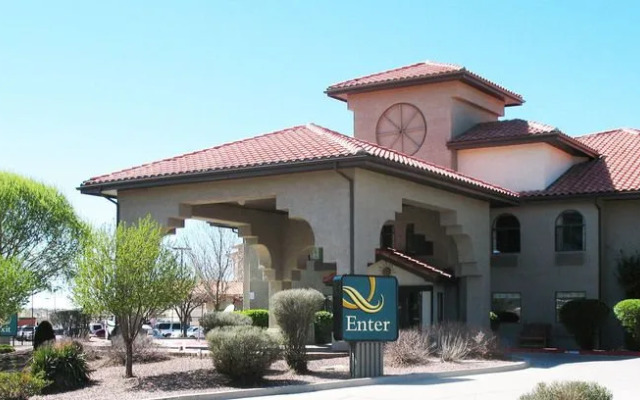 Quality Inn  Suites Gallup I-40 Exit 20