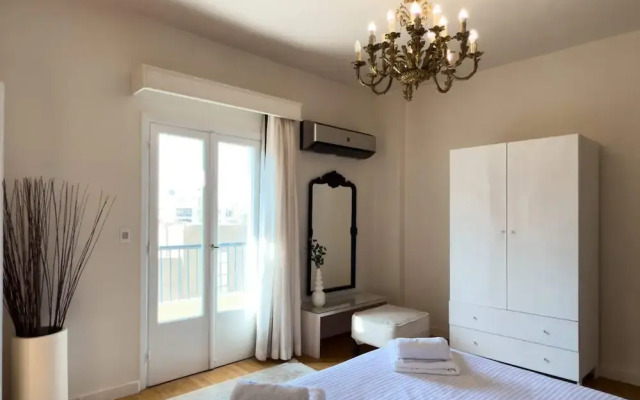 The 2bdr Crimson Crib @ The Heart Of Heliopolis