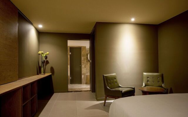 Nineth Hotel