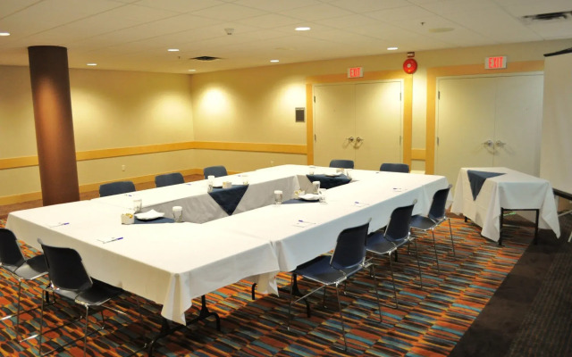 Holiday Inn Express & Suites Langley by IHG