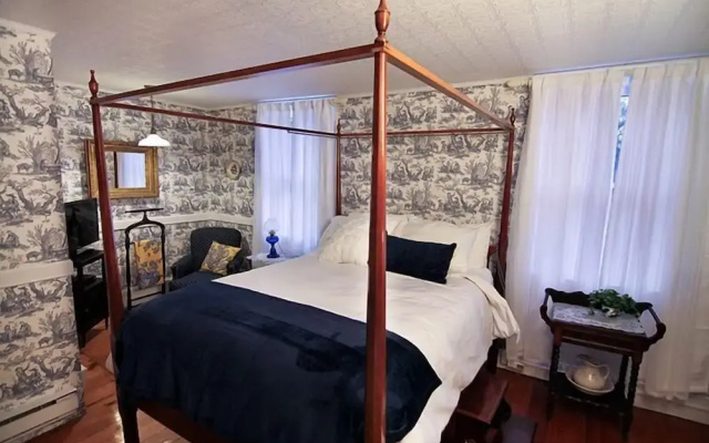The Laurentide Inn