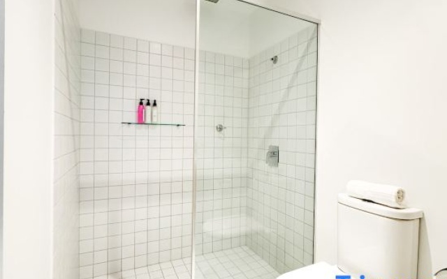 Entire central 2BR apt central – Bathroom – Adelaide