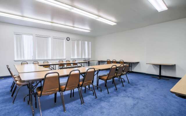 Motel 6 Coos Bay, OR