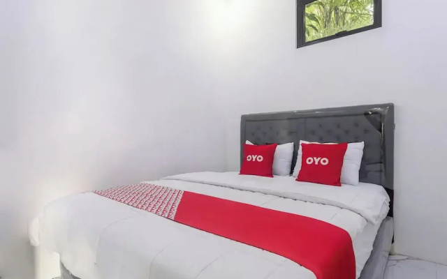 OYO 94049 Pondok Accilia