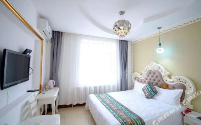Helong Theme Hotel (Dalian Hua'nan Square)
