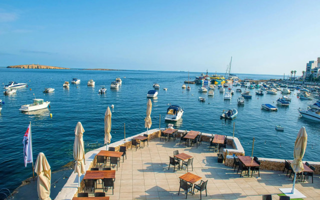 Gillieru Harbour Hotel