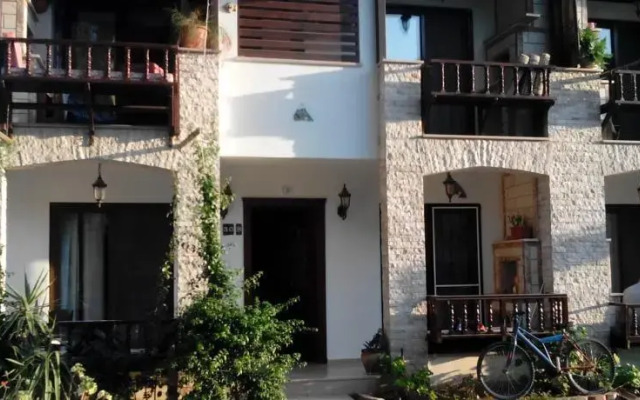Alisa Apartment